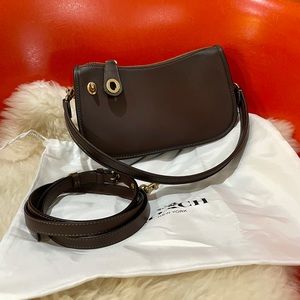 Coach Swinger in Maple Brown